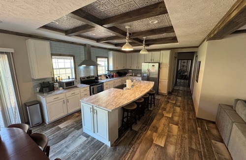 Bruner Casa | Your Own Private Lake & Lodge—The Midwest’s Hidden Gem Retreat