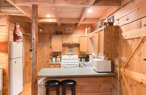 Muddy Pond Cabina | Cabaña aislada en la comunidad menonita cerca de Cookville, Crossville TN