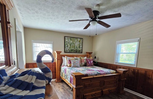 Hogansville Otro | Your Own Private Paradise - Charming 3-bedroom Farmhouse with Private Pool