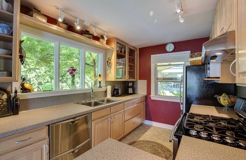 Bremerton Casa | Su propio oasis urbano privado