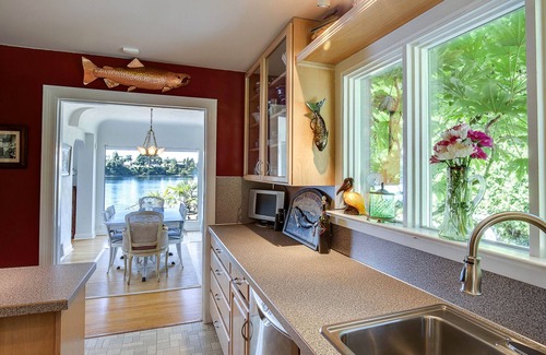 Bremerton Casa | Su propio oasis urbano privado