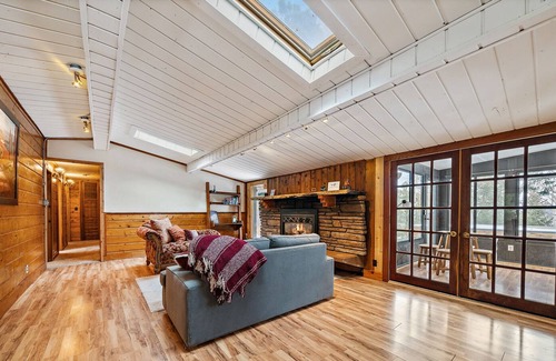 Hangen Ranch And M and B Casa | Your peaceful mountain home with private hot tub