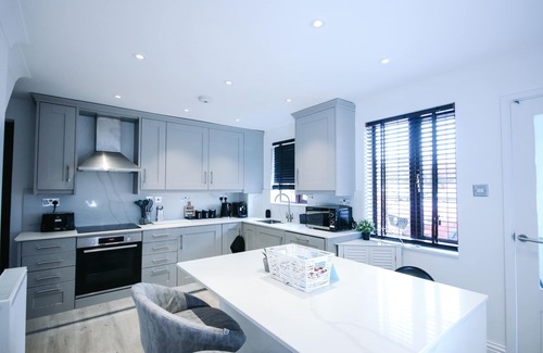 Broxbourne Casa | Your perfect holiday home | modern, spacious and comfy