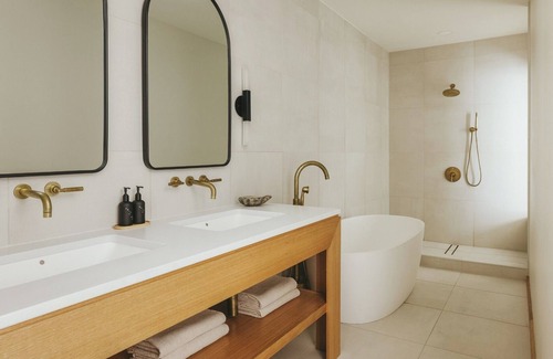 East Bank Hotel | Your Perfect Nashville Getaway: Penthouse with Outdoor Balcony and Lounge Area