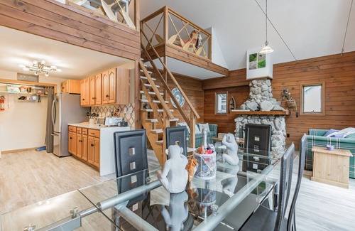 Thompson Cabina | Your Personal Ski & Lakefront GETAWAY!
