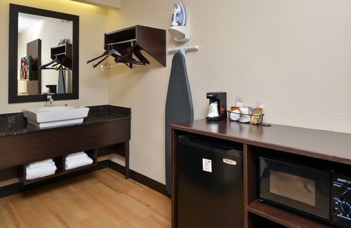 Secaucus Casa | Your Relaxing Getaway Awaits! Budget-friendly Accommodation, Pets Allwoed