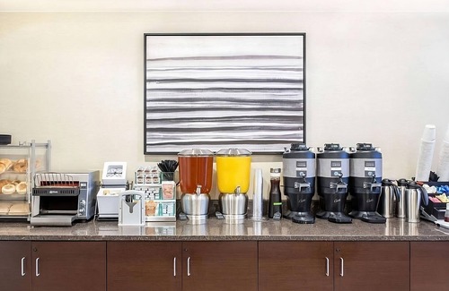 Rancho Penasquitos Apartamento | Your San Diego Getaway! Pet-friendly Suite w/ Kitchen! Pool & Basketball Court!