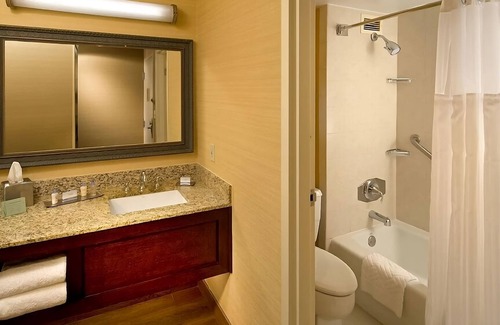 Gatlinburg Hotel | Your Stylish Gatlinburg Getaway! Swimming Pool, Pets Allowed!