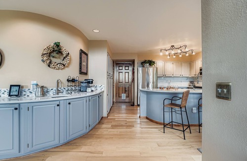 Genesse North Central Condominio | Your Thanksgiving Retreat | Golden