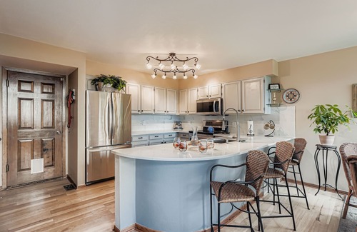 Genesse North Central Condominio | Your Thanksgiving Retreat | Golden