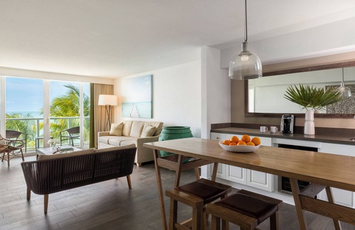 Islamorada Hotel | Your Tropical Home in Islamorada! Pets Allowed, Swimming Pool, Beach!