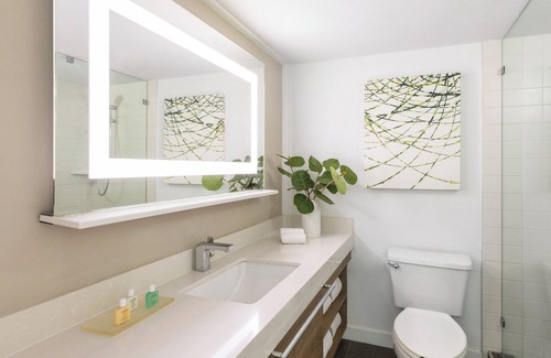 Islamorada Hotel | Your Tropical Home in Islamorada! Pets Allowed, Swimming Pool, Beach!