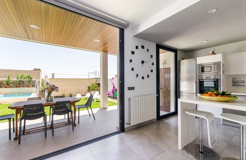 Mallorca Chalet De Esquí | YourHouse Casa Llubi, casa con piscina privada y aire acondicionado