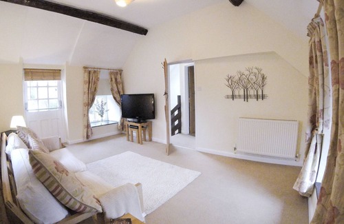 Pennant Melangell Cabaña | YR HEN HOFEL - sleeps 2 guests in 1 bedroom, Nr, Bala, Snownoia