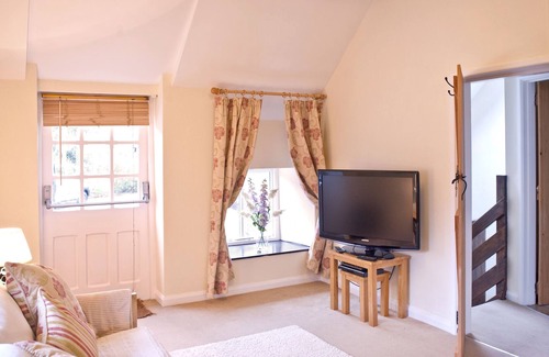 Pennant Melangell Cabaña | YR HEN HOFEL - sleeps 2 guests in 1 bedroom, Nr, Bala, Snownoia