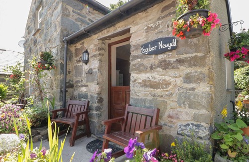 Henryd Cabaña | YSGUBOR NEWYDD, family friendly, with a garden in Conwy