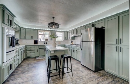 Yukon Casa | Yukon Boho Bungalow w/ Huge Kitchen just off I-40