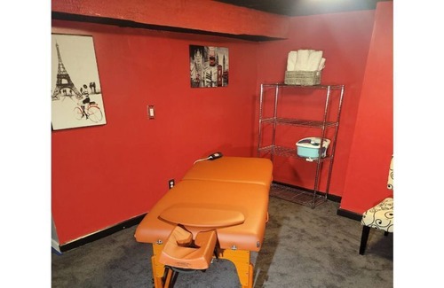 Ferguson Apartamento | Zaire's Clubhouse private guest suite for two.