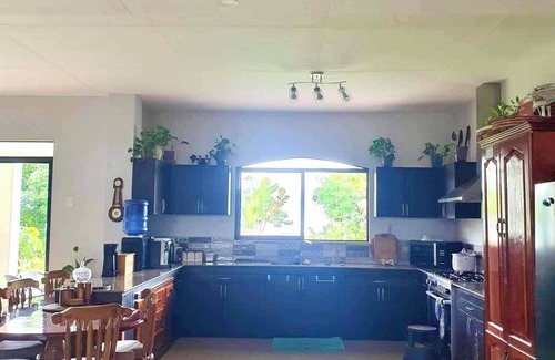 San Remigio Otro | Zane Green Haven - Spacious rooms & big backyard overlooking the hills & sea