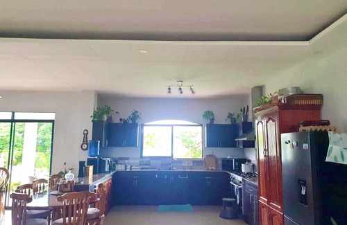 San Remigio Otro | Zane Green Haven - Spacious rooms & big backyard overlooking the hills & sea