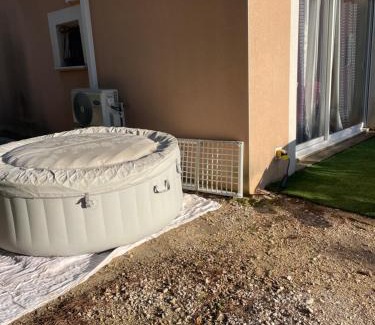 Suze-la-Rousse Apartamento | Zaza