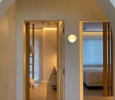 Oostduinkerke-Bad Apartamento | Zeedijk Oostduinkerke frontaal zeezicht - volledig gerenoveerd 2022!