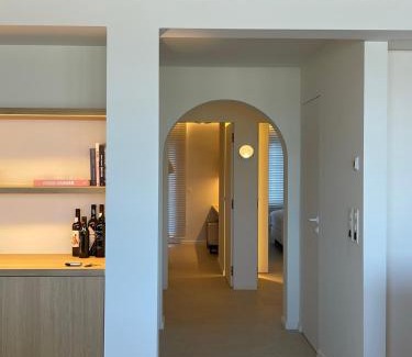 Oostduinkerke-Bad Apartamento | Zeedijk Oostduinkerke frontaal zeezicht - volledig gerenoveerd 2022!