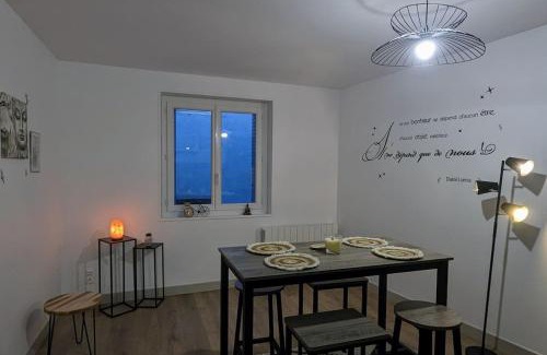 Nantua Apartamento | Zen Home - appartement jusqu'à 4 voyageurs