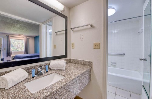 Southside Hotel | Zen Living Suites Extended Stay - Jacksonville - University Blvd