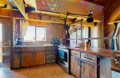 Chico Casa | Zen Mountain Retreat hideaway with sweeping views, outdoor space, & W/D