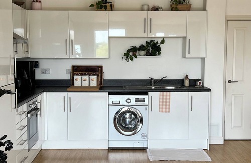 Loughton Apartamento | Zen & Spacious 1 bed flat by the high street and steps away from Epping forest