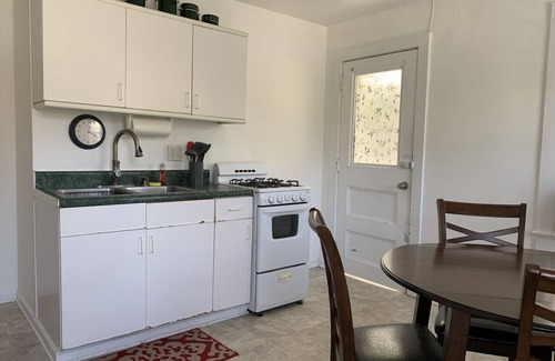 Folly Beach Apartamento | Locura patio de entrada con Sun Deck - Pet Friendly!