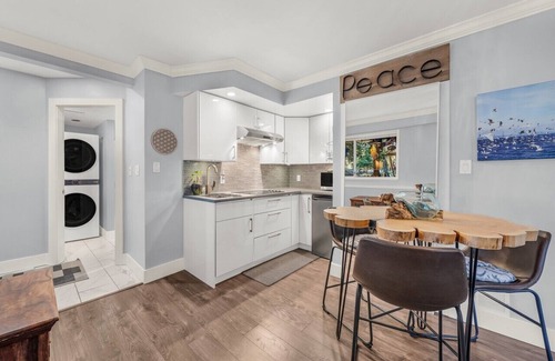 District of North Vancouver Apartamento | ZenDen Mountain Suite Private Hot Tub