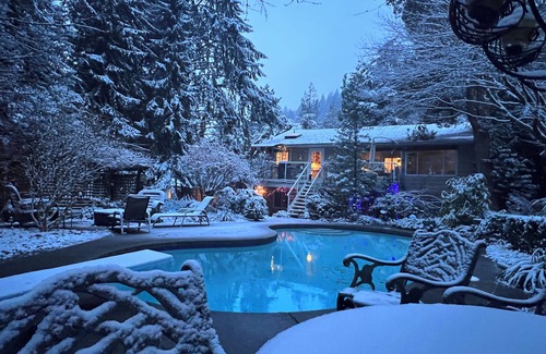 District of North Vancouver Apartamento | ZenDen Mountain Suite Private Hot Tub