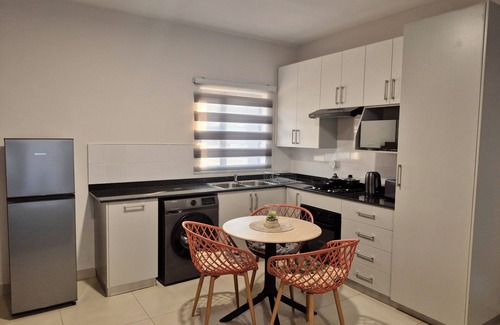 Gaborone Apartamento | Zenith Retreat - Modern, Secure 2BR w/ Pool