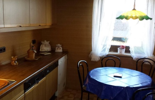 Altenstadt an der Waldnaab Apartamento | Apartamento céntrico con terraza / balcón y zona de barbacoa.