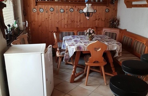Altenstadt an der Waldnaab Apartamento | Apartamento céntrico con terraza / balcón y zona de barbacoa.