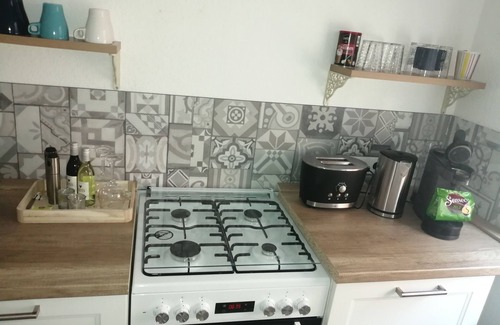 Dreikonigenviertel Apartamento | Zentrales Wohnen für Monteure , Messegäste Oder Durchreisende
