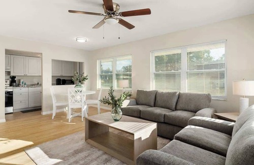 Downtown Zephyrhills Casa | Zephyrhills Comfort Duplex | 2 bed 2 Bath 🛋️
