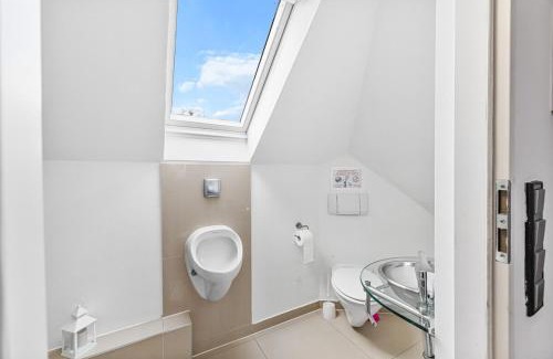 Stuttgart Apartamento | ZF03 Apartment für Monteure Stuttgart Zuffenhausen - weitere Schlafzimmer für zusätzliche 15 Personen im Haus vorhanden und an weiteren Standorten LS-CrewComfort