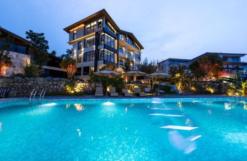 Yongding Casa | Zhangjiajie YOLO RELIAN Mt and River Collection-Riverside hotel with sunrise,sunset views, ticket service for attractions, afternoon tea,coffee, and laundry service