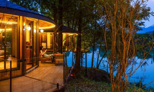 Yongding Casa | Zhangjiajie YOLO RELIAN Mt and River Collection-Riverside hotel with sunrise,sunset views, ticket service for attractions, afternoon tea,coffee, and laundry service