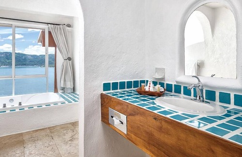 Almacén Complejo | Zihuatanejo Resort Studio