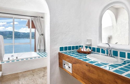 Almacén Complejo | Zihuatanejo Resort Studio