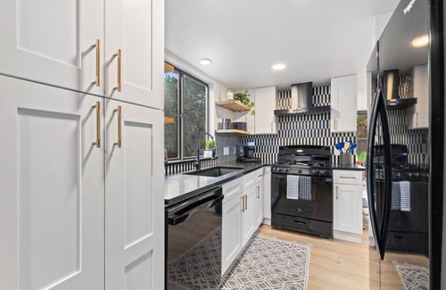 Barton Hills Casa | Zilker Park | Theater | Game Room | Sleeps 14!