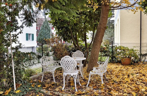 Kreuzlingen Apartamento | 'Zimmer Mit Kochnische Rosenbaum' with Shared Garden and Wi-Fi