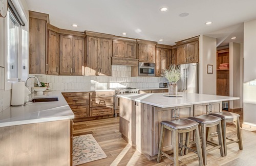 Zion National Park East Entrance Casa | Zion Border 3,475 sq ft Retreat – 5BR En-Suite Baths, Trails & Canyon Views