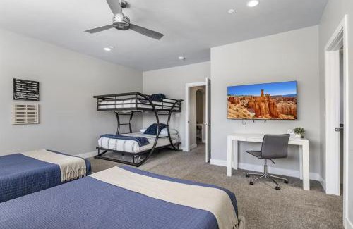 Hurricane Apartamento | Zion Retreat - Private Pool, Game Room, Sleeps 22