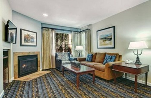 Pinetop Complejo | Forro de cremallera, ciclismo de montaña, deportes acuáticos y mucho más.