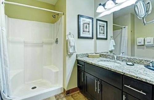 Pinetop Complejo | Forro de cremallera, ciclismo de montaña, deportes acuáticos y mucho más.